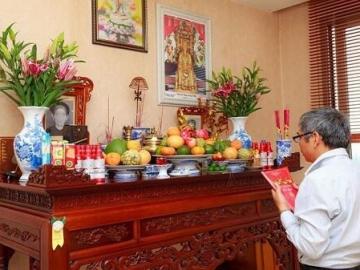 Lễ vật cúng tổ tiên trên bàn thờ chung cư ngày giỗ